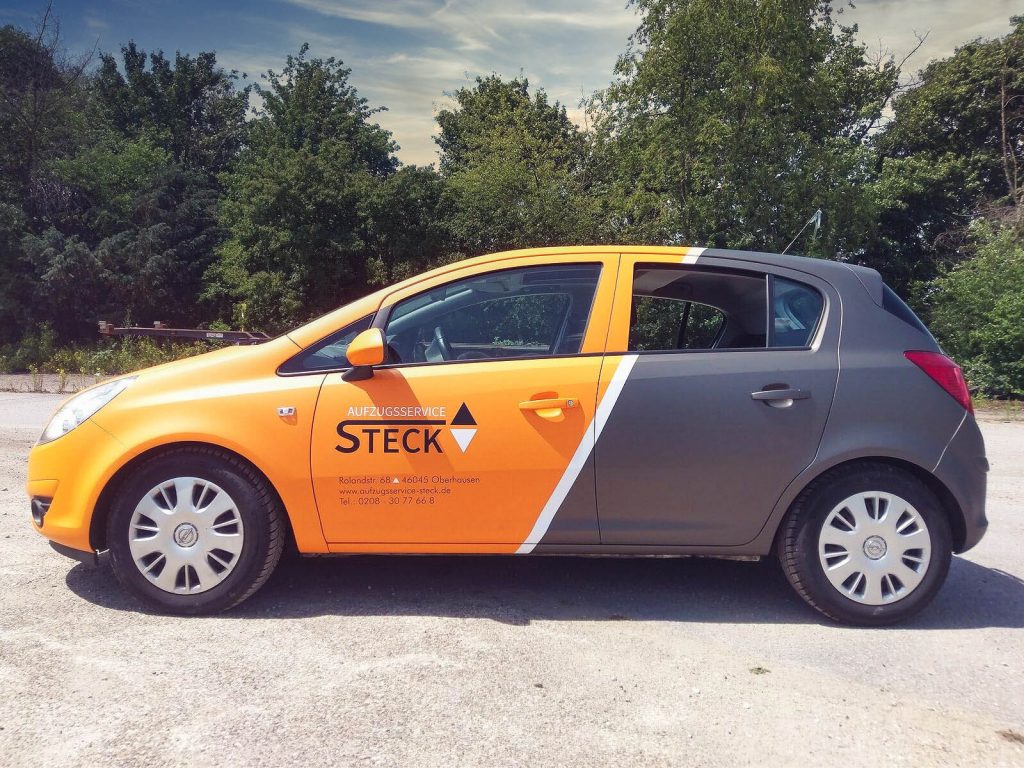 Opel Corsa Vollfolierung in anthrazit und orange